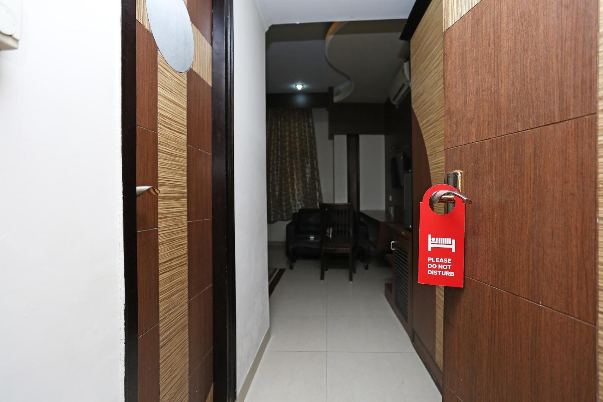 แคปิตัล โอ 1299 โฮเต็ล มูกุต รีเจนซี Hotel กาเซียบัด ภายนอก รูปภาพ